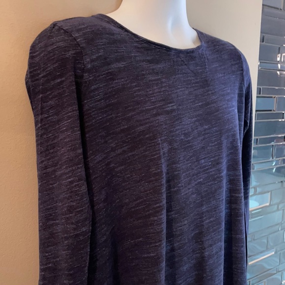 ATHLETA Top. Size Medium - Picture 2 of 7